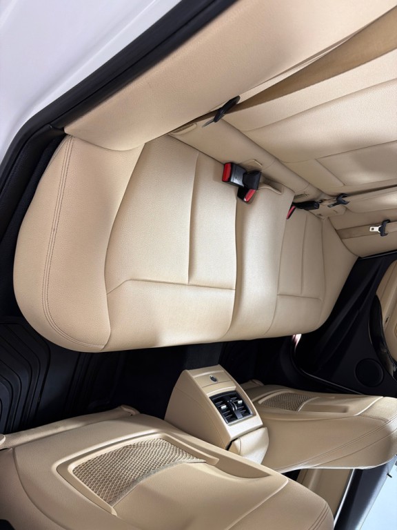 2018 BMW 3 Series Image 21