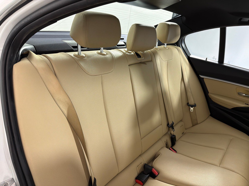 2018 BMW 3 Series Image 22