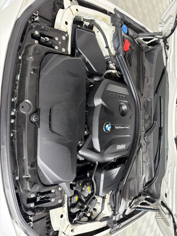 2018 BMW 3 Series Image 24