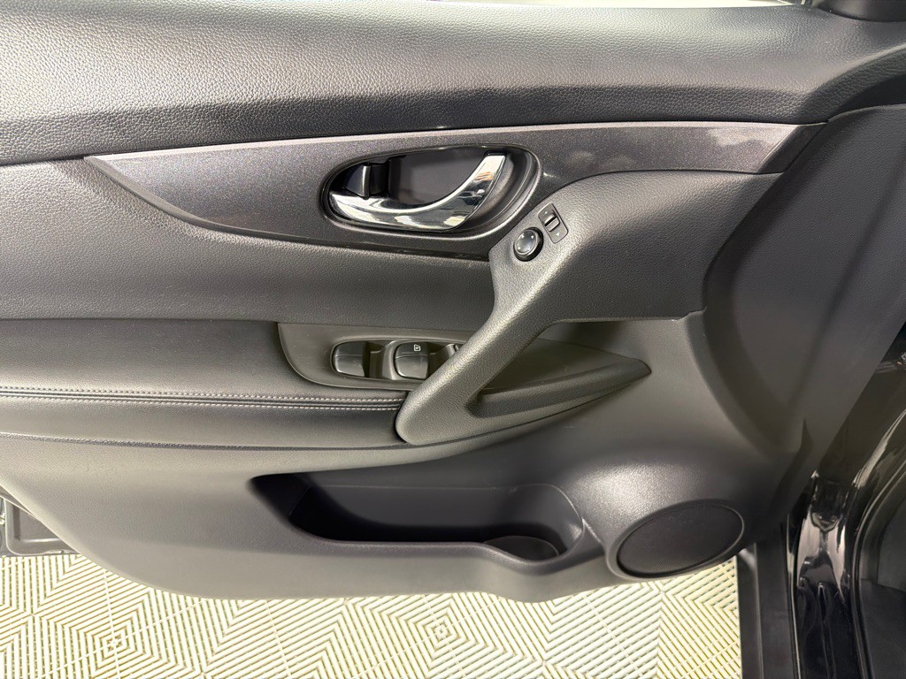 2020 Nissan Rogue Image 9