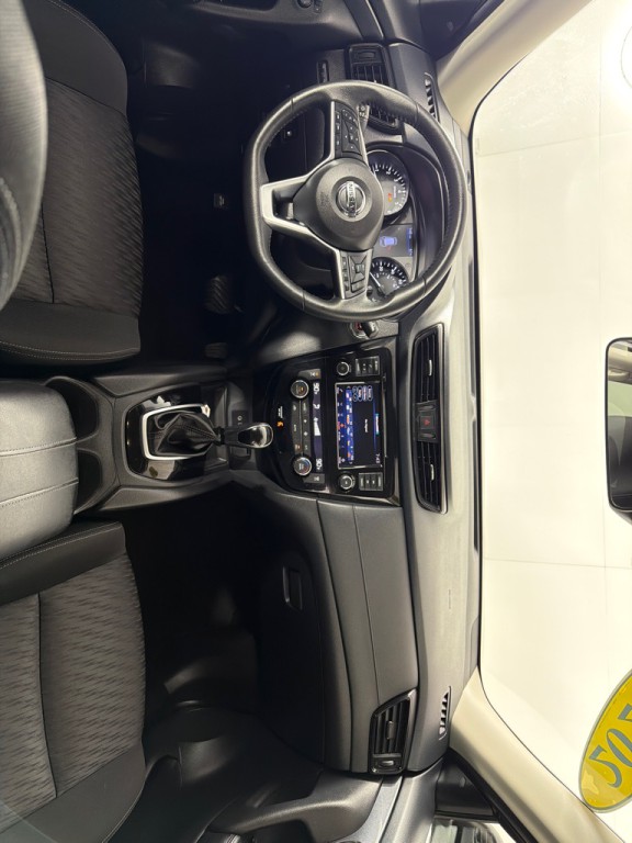 2020 Nissan Rogue Image 25