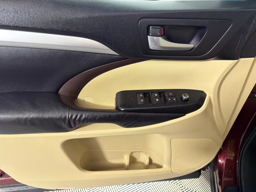 2015 Toyota Highlander Image 10