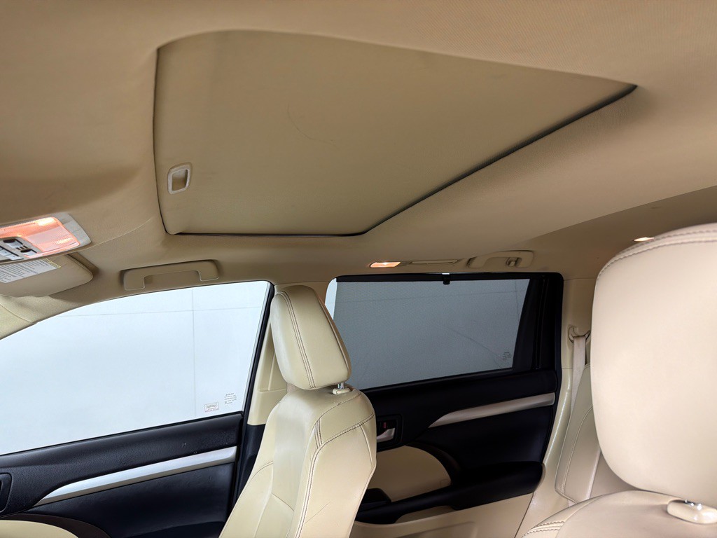 2015 Toyota Highlander Image 12