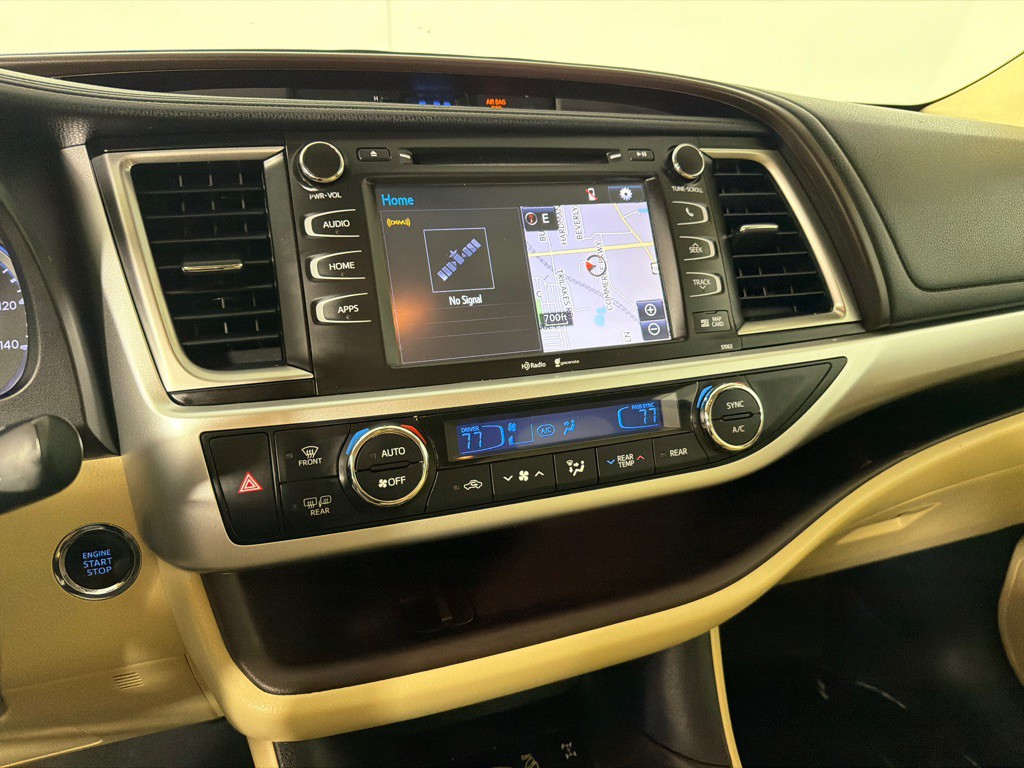 2015 Toyota Highlander Image 16
