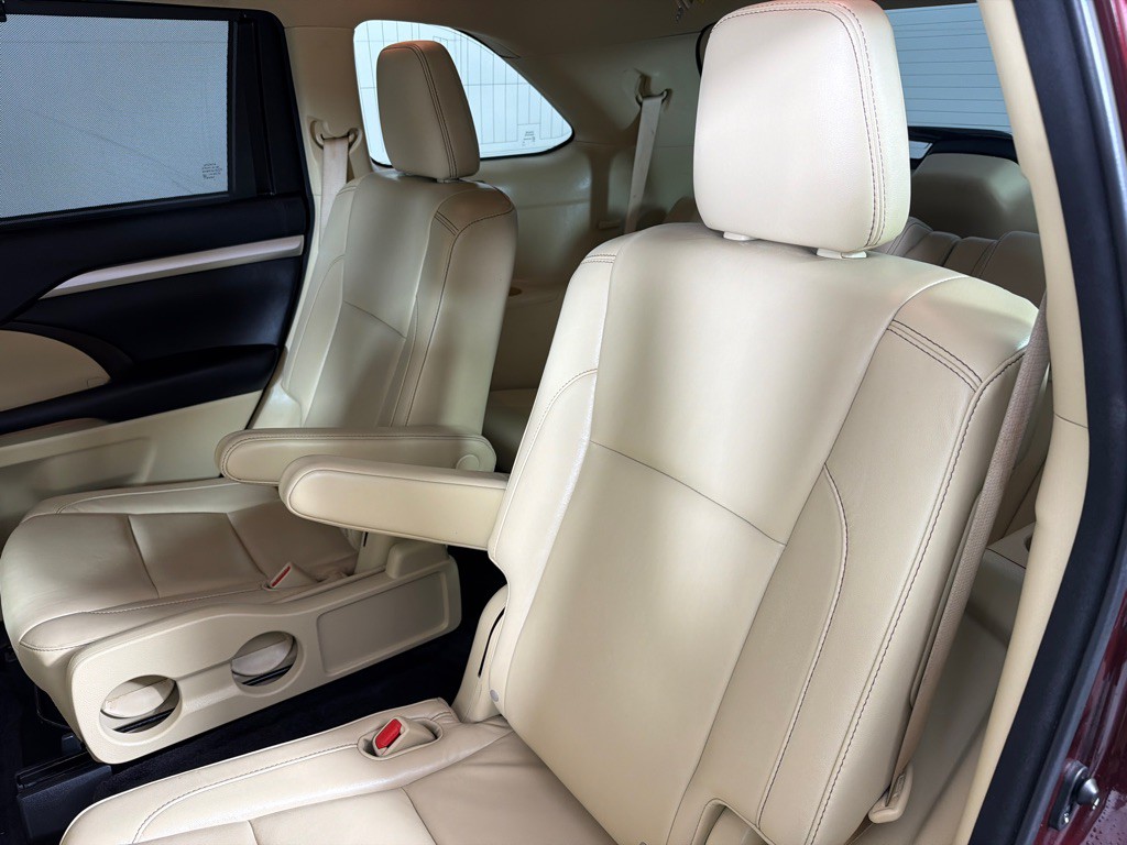 2015 Toyota Highlander Image 19