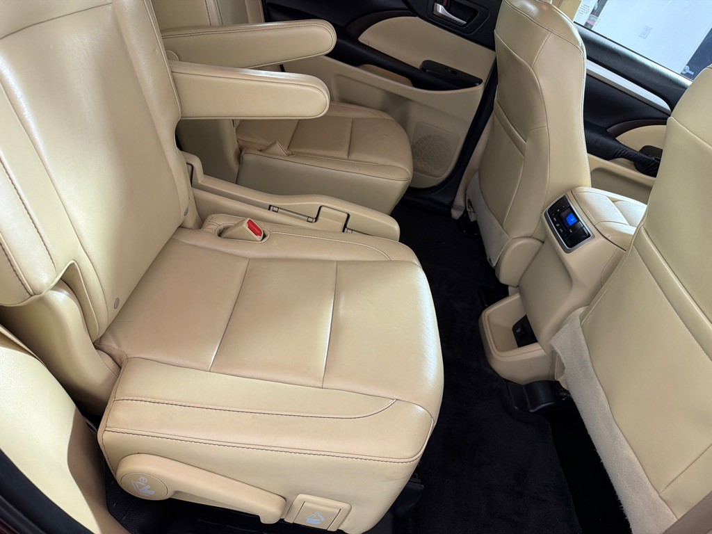 2015 Toyota Highlander Image 22