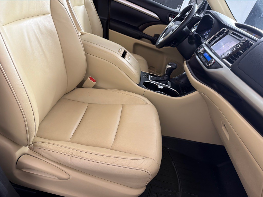2015 Toyota Highlander Image 24