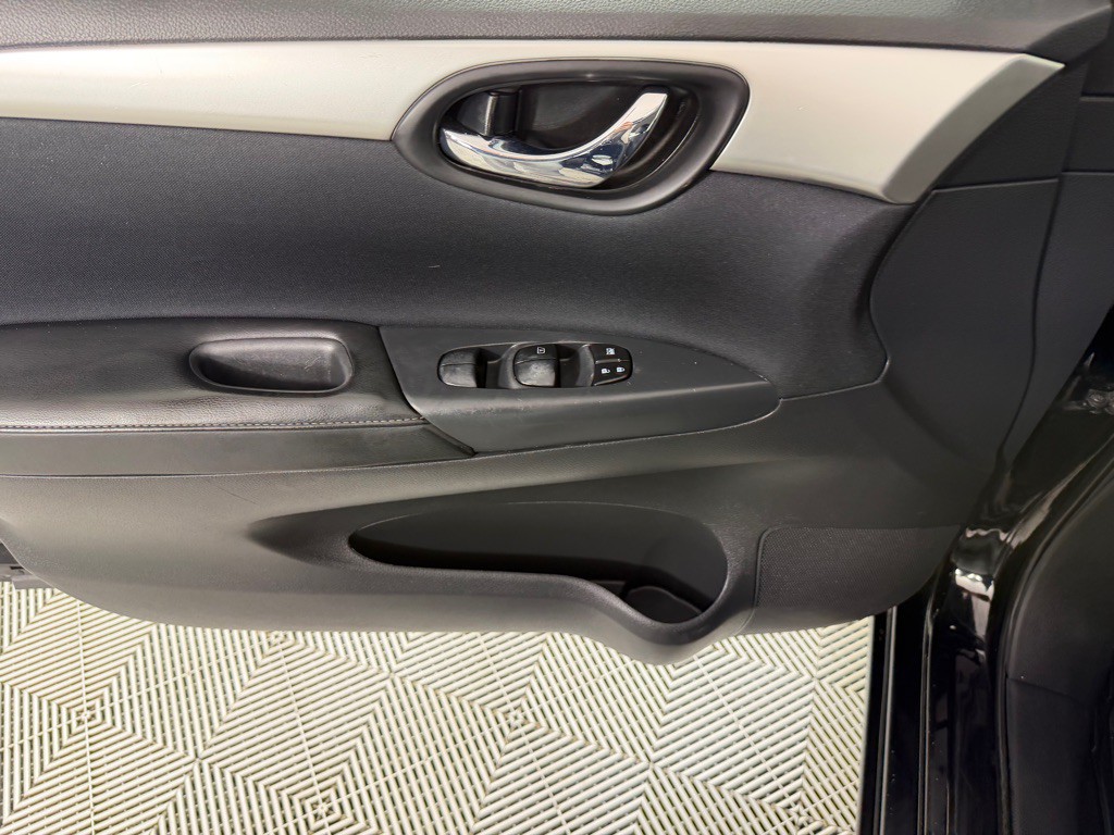 2016 Nissan Sentra Image 9