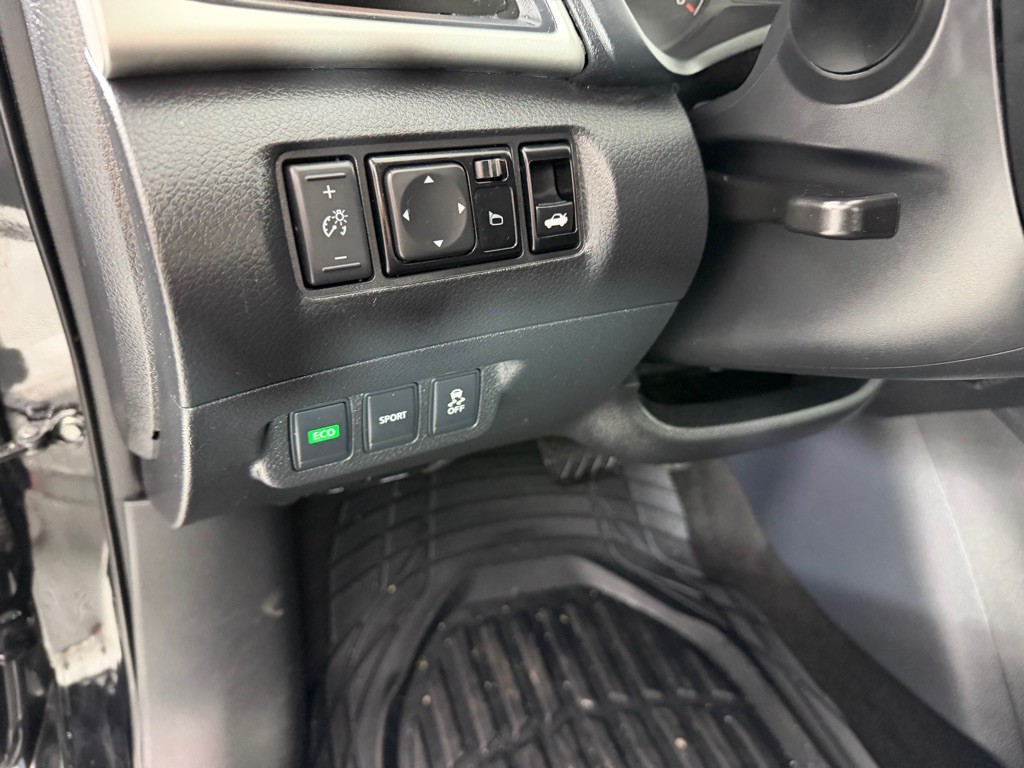 2016 Nissan Sentra Image 12
