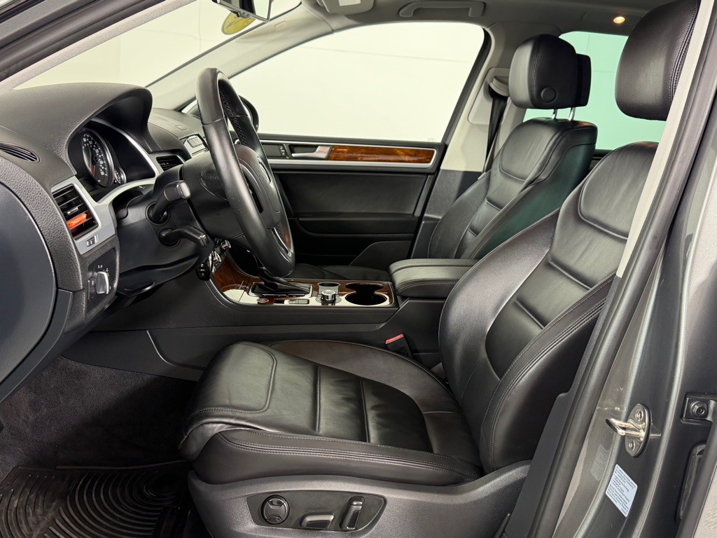 2014 Volkswagen Touareg Image 9
