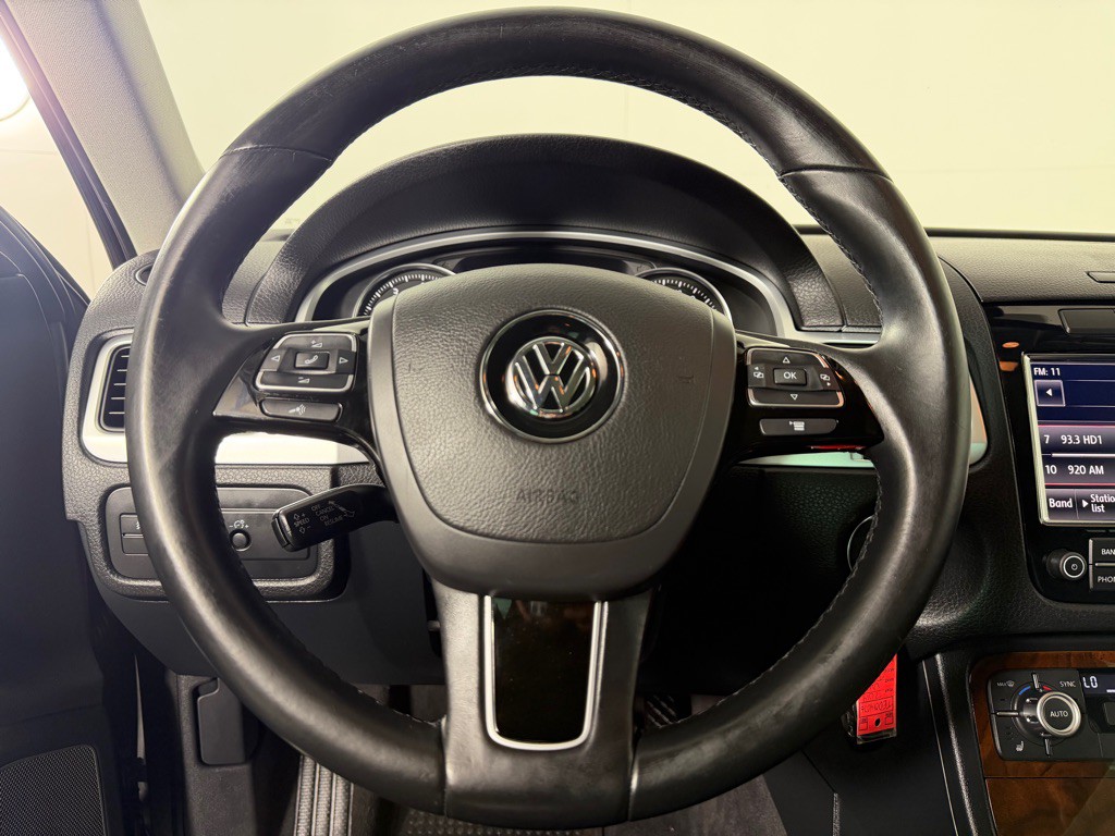 2014 Volkswagen Touareg Image 11
