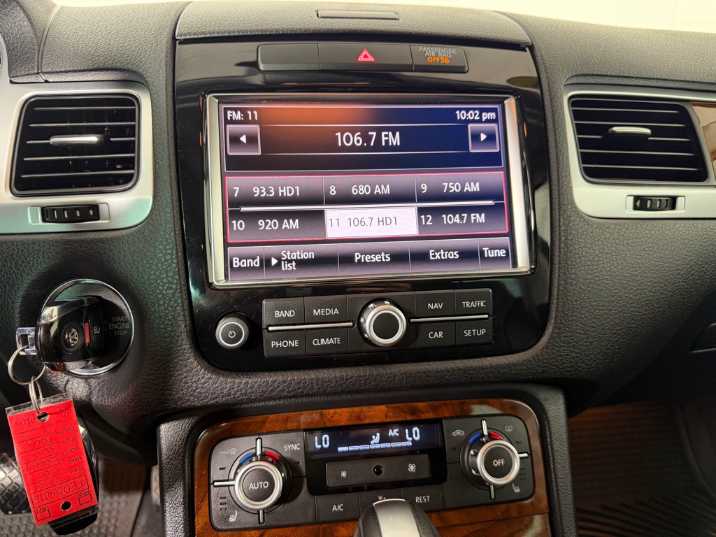 2014 Volkswagen Touareg Image 12