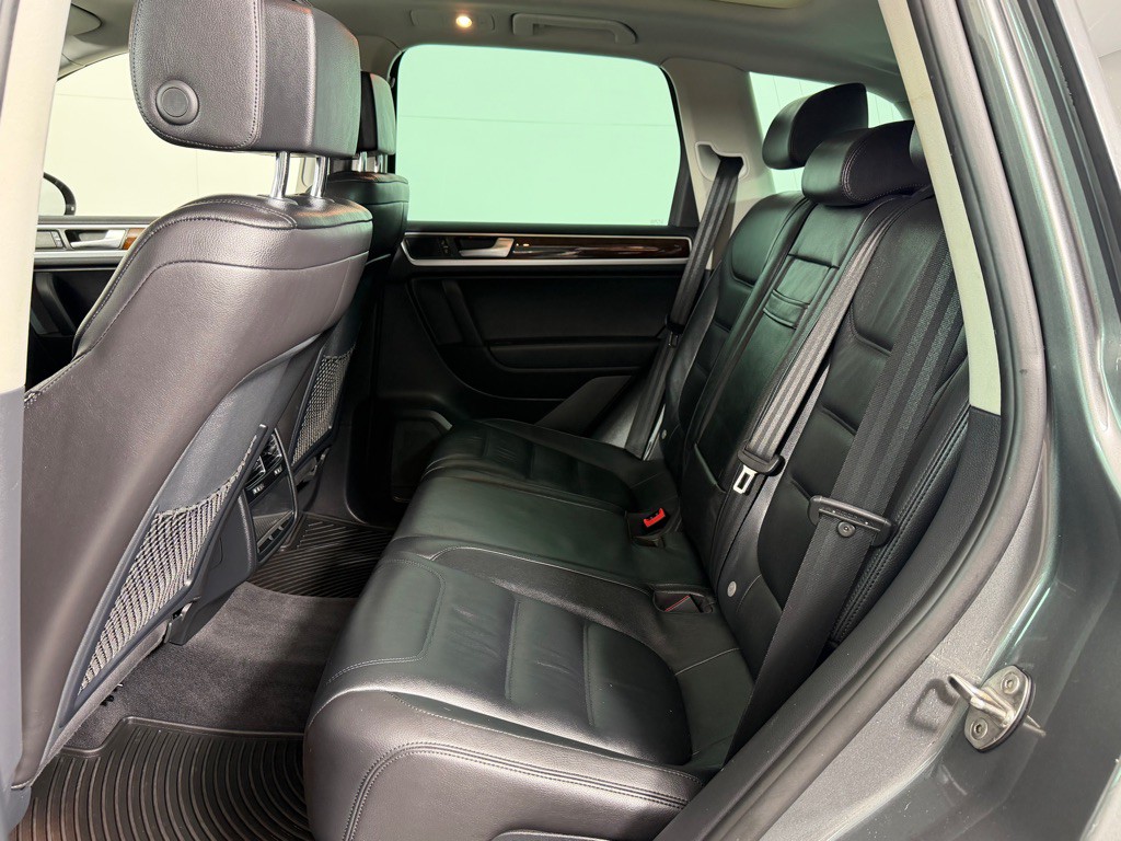 2014 Volkswagen Touareg Image 14