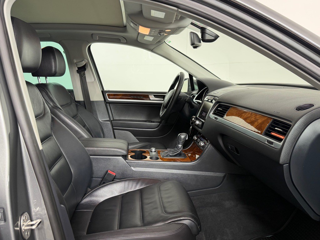 2014 Volkswagen Touareg Image 17
