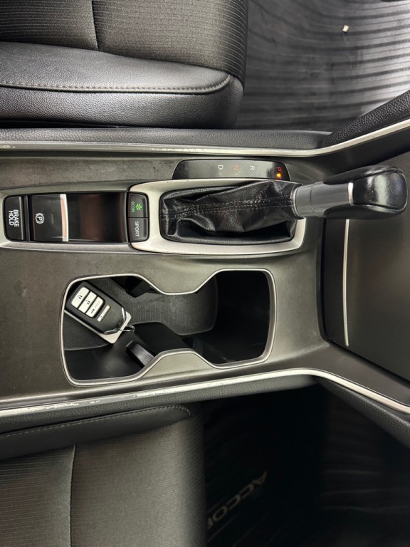 2020 Honda Accord Image 17