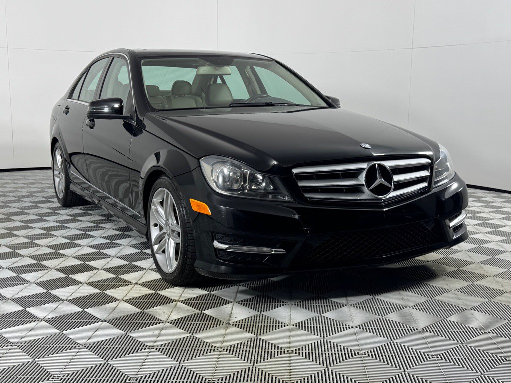 2012 Mercedes-Benz C-Class Image 3