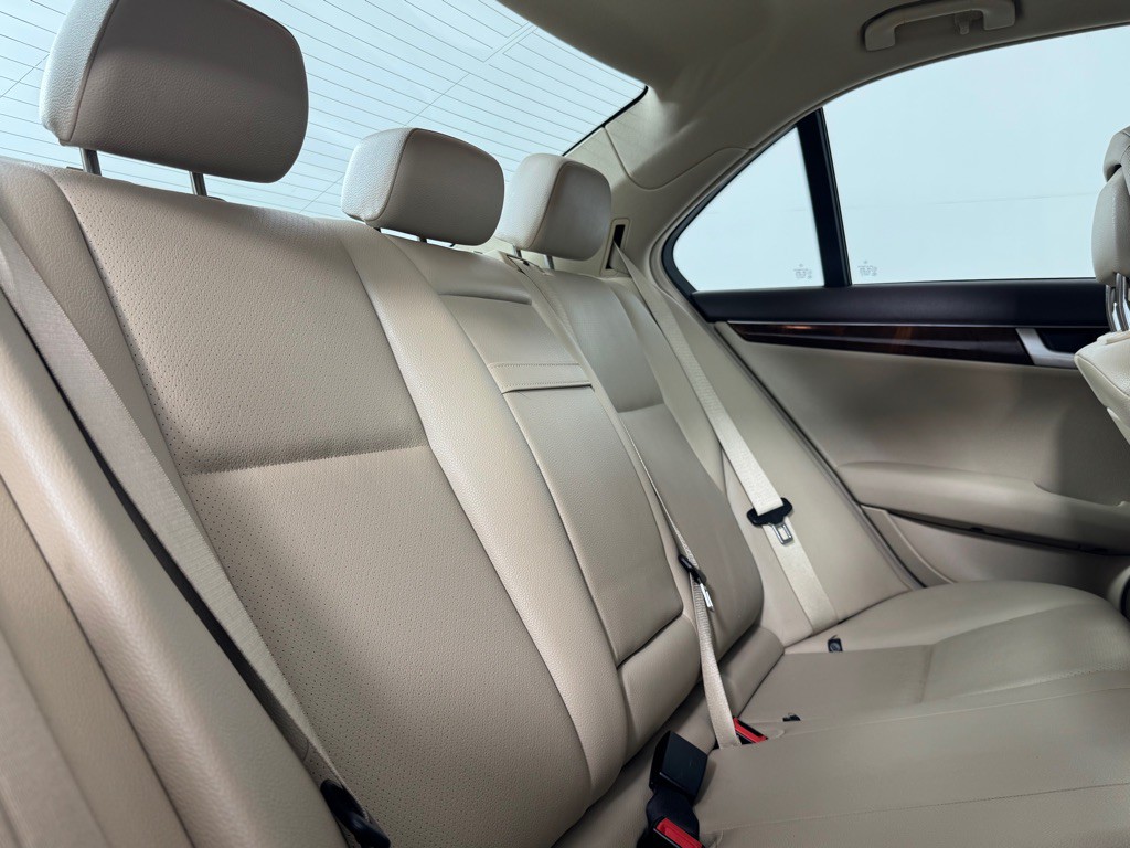 2012 Mercedes-Benz C-Class Image 22