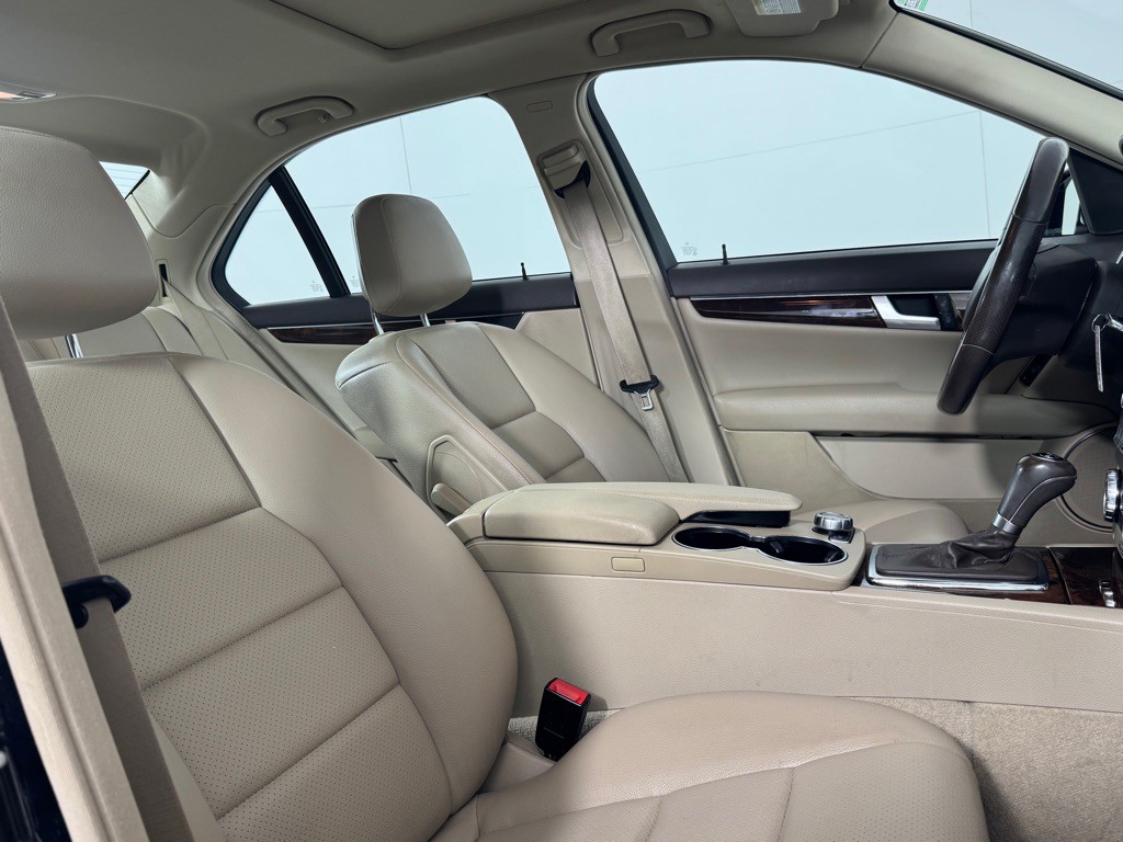 2012 Mercedes-Benz C-Class Image 24