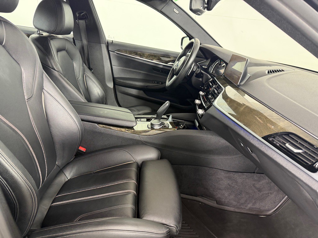 2019 BMW 5 Series Image 24