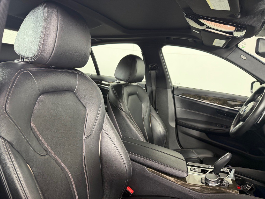 2019 BMW 5 Series Image 25