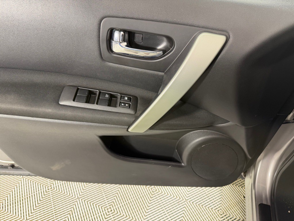 2011 Nissan Rogue Image 11