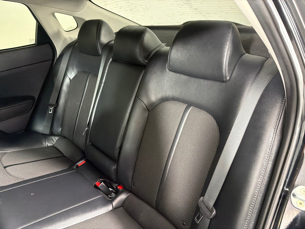 2019 Kia Optima Image 18