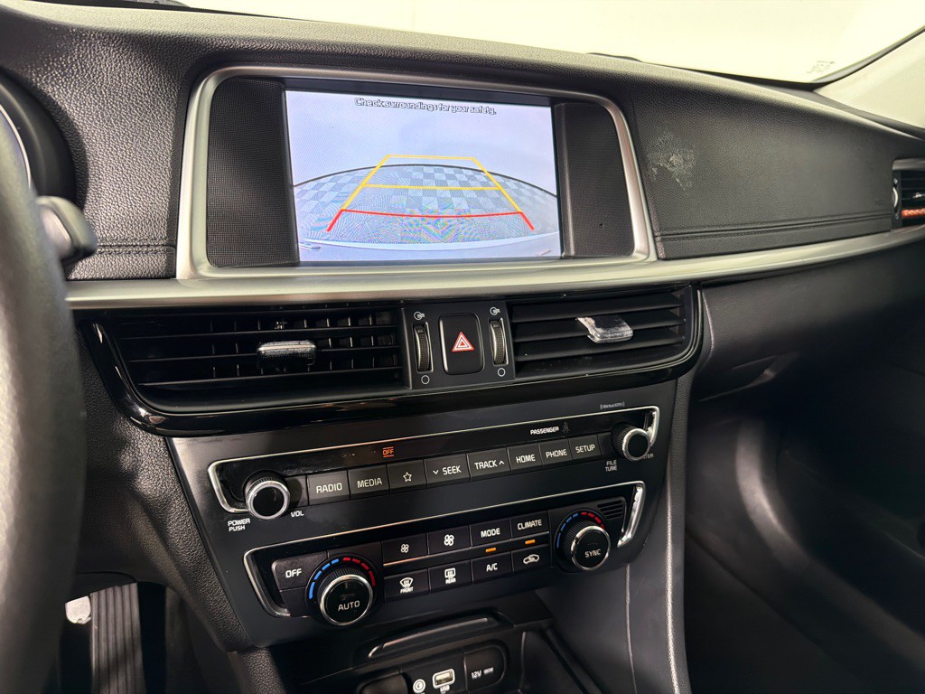 2020 Kia Optima Image 16