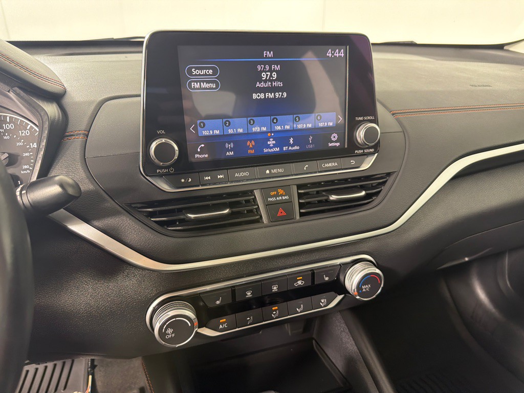2022 Nissan Altima Image 17