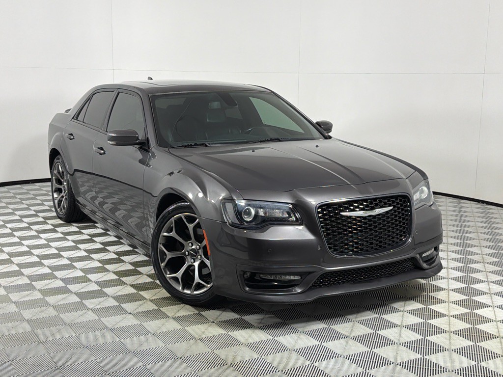 2018 Chrysler 300 Image 2