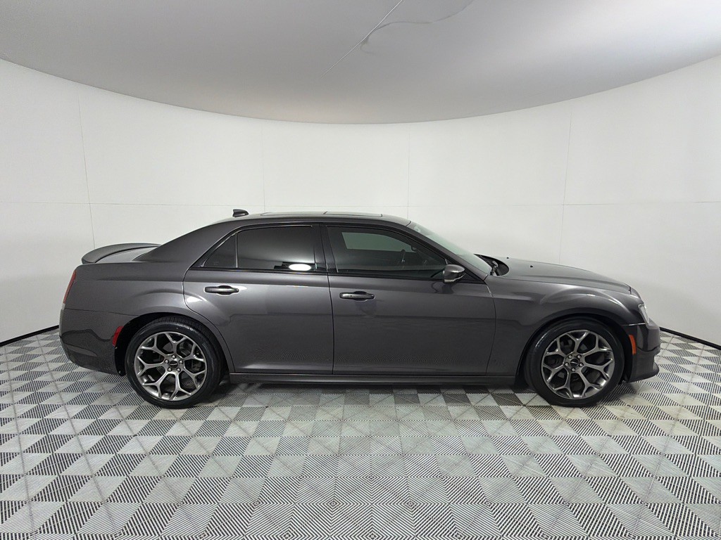 2018 Chrysler 300 Image 4