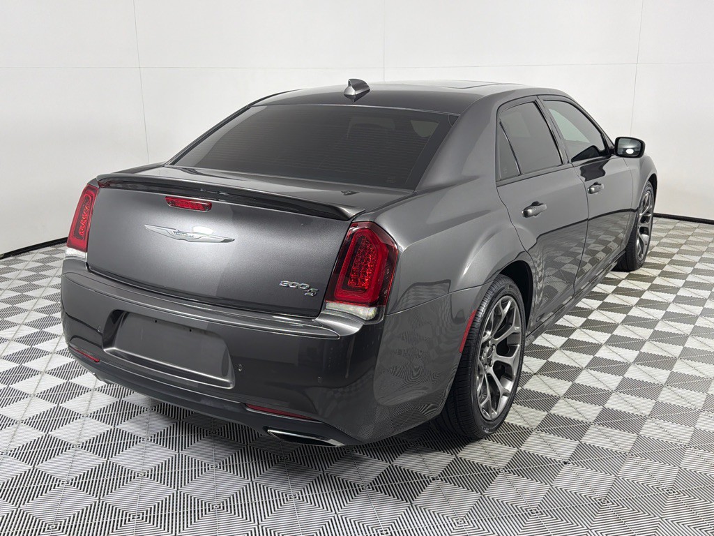 2018 Chrysler 300 Image 5