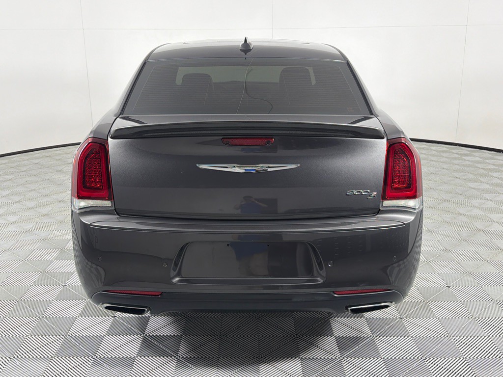 2018 Chrysler 300 Image 6