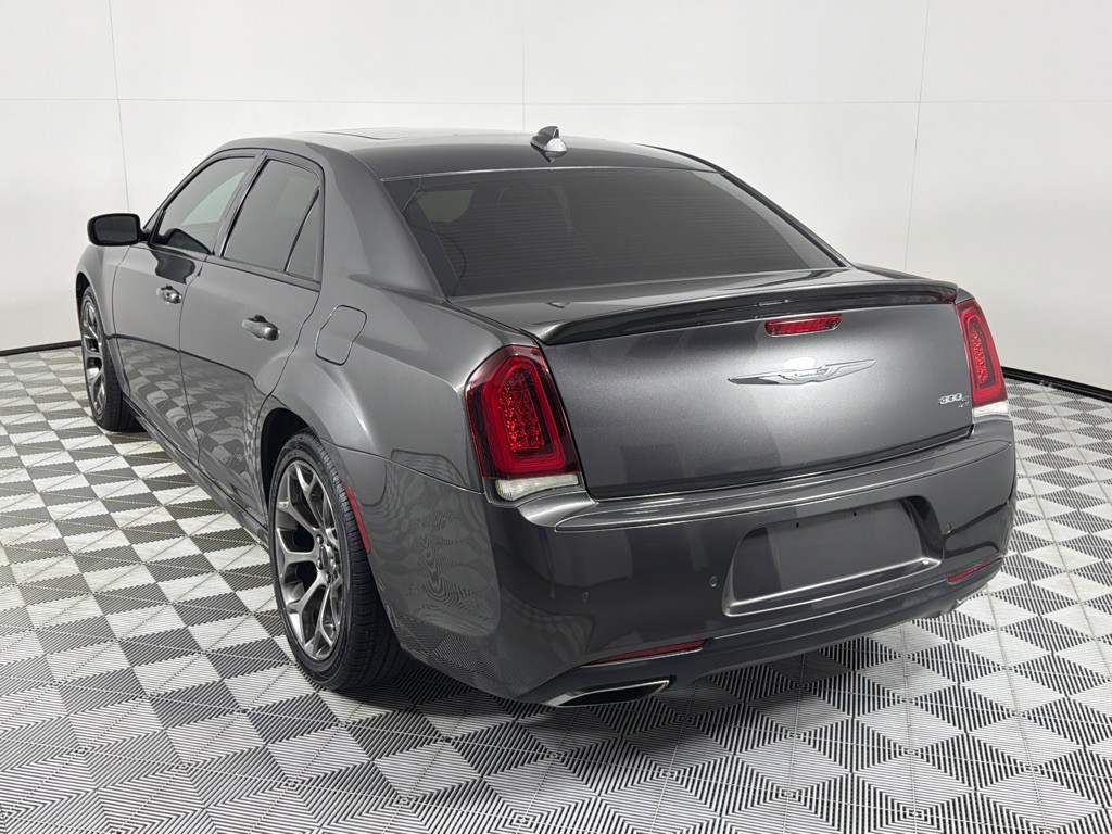 2018 Chrysler 300 Image 7