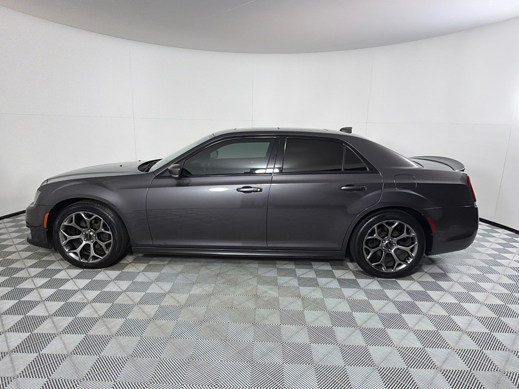 2018 Chrysler 300 Image 8