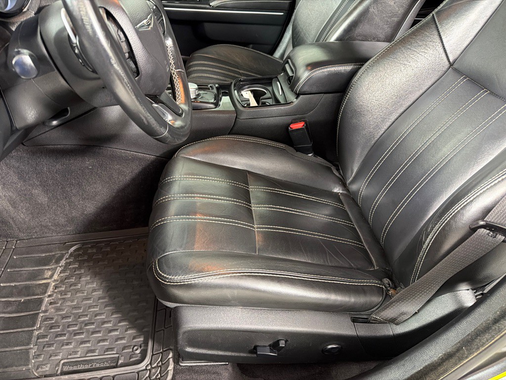 2018 Chrysler 300 Image 12