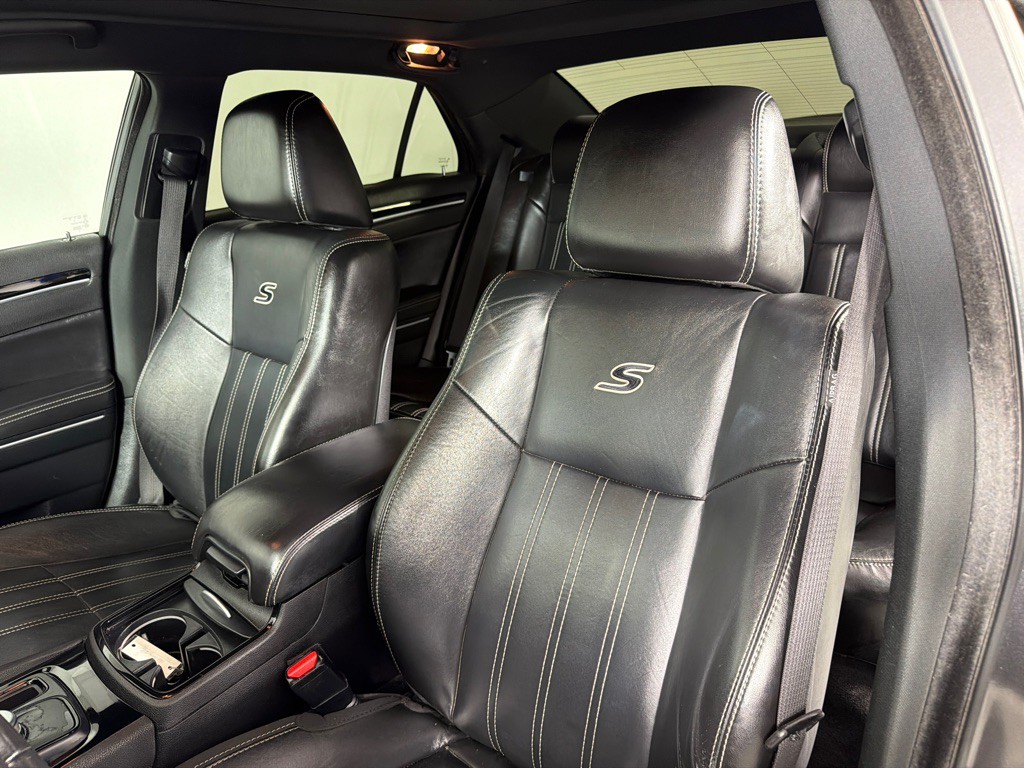 2018 Chrysler 300 Image 13