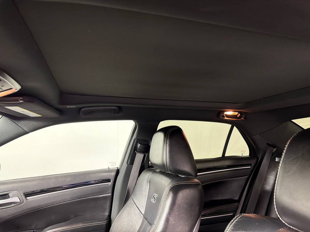 2018 Chrysler 300 Image 14