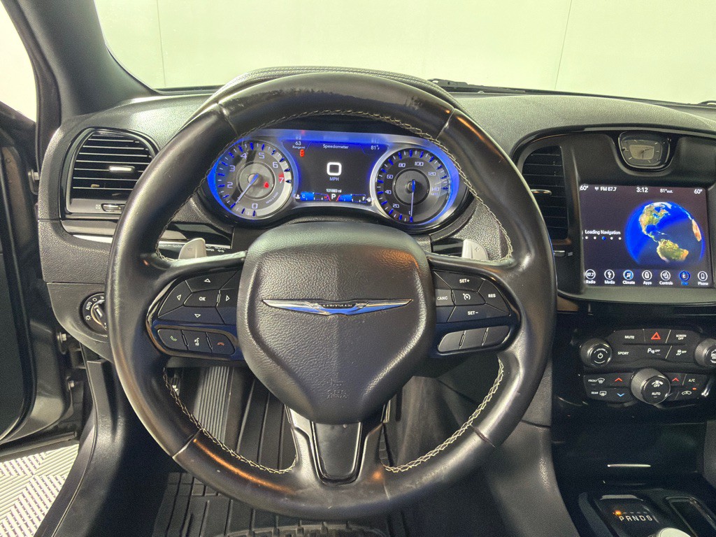 2018 Chrysler 300 Image 16