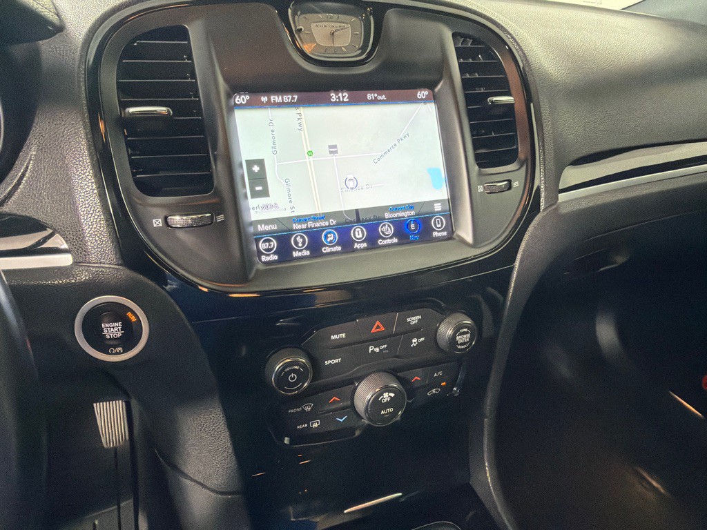 2018 Chrysler 300 Image 19