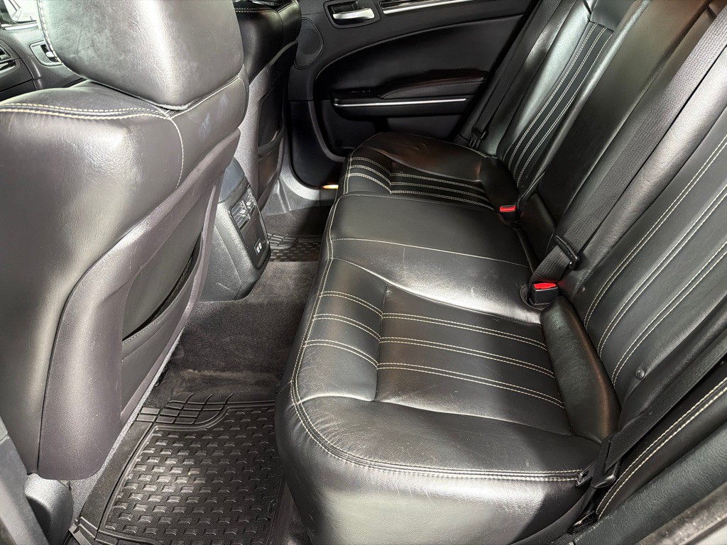 2018 Chrysler 300 Image 21