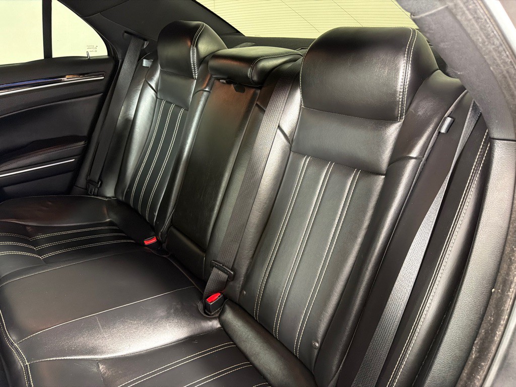 2018 Chrysler 300 Image 22