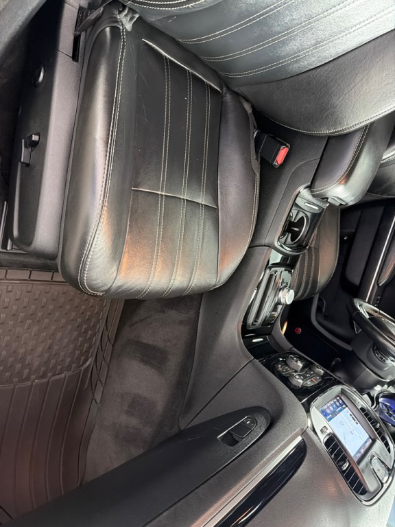2018 Chrysler 300 Image 25