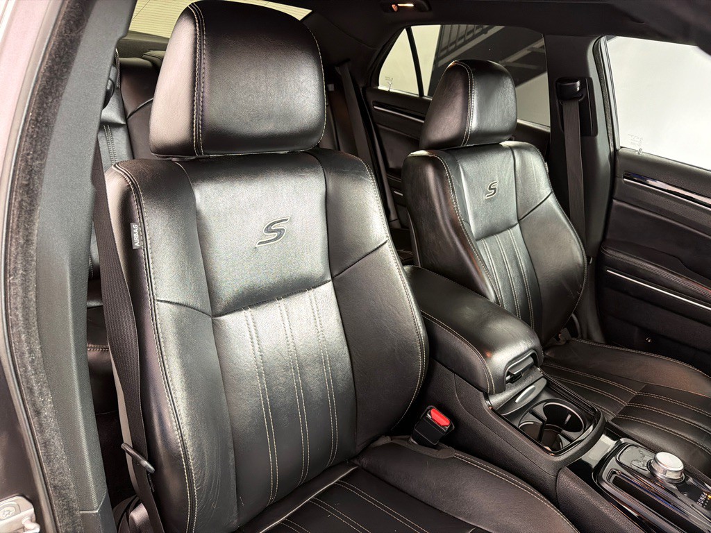 2018 Chrysler 300 Image 26