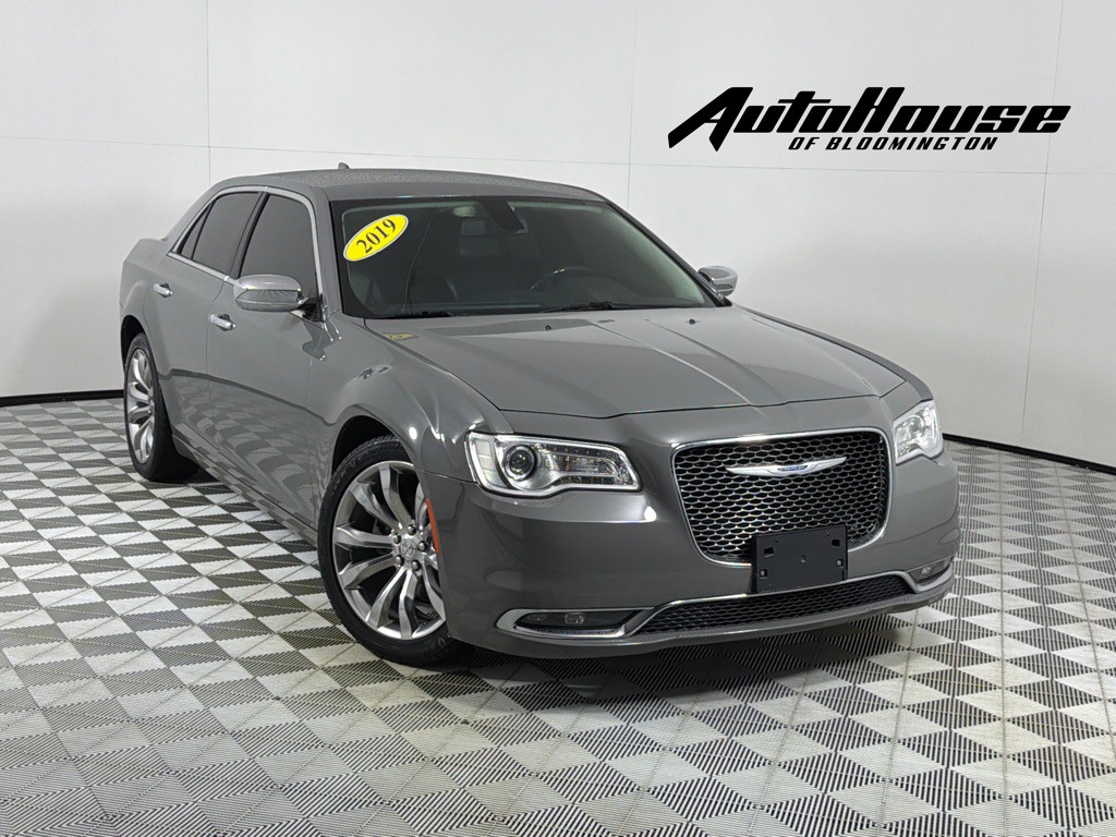 2019 Chrysler 300 Image 1