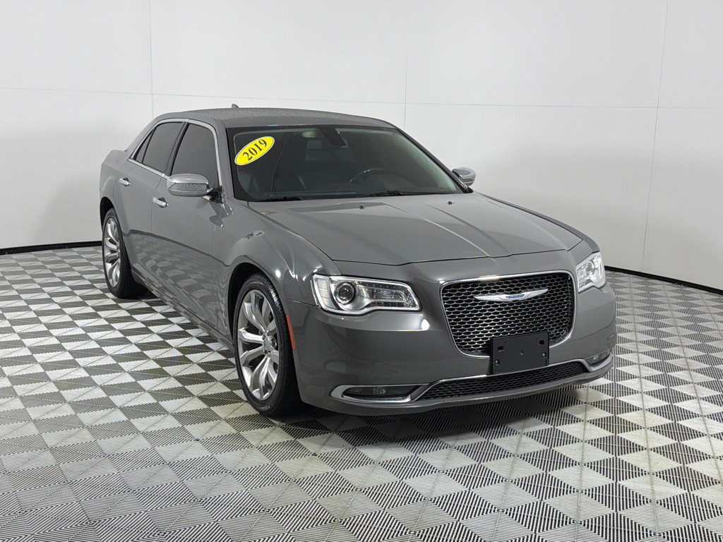 2019 Chrysler 300 Image 3