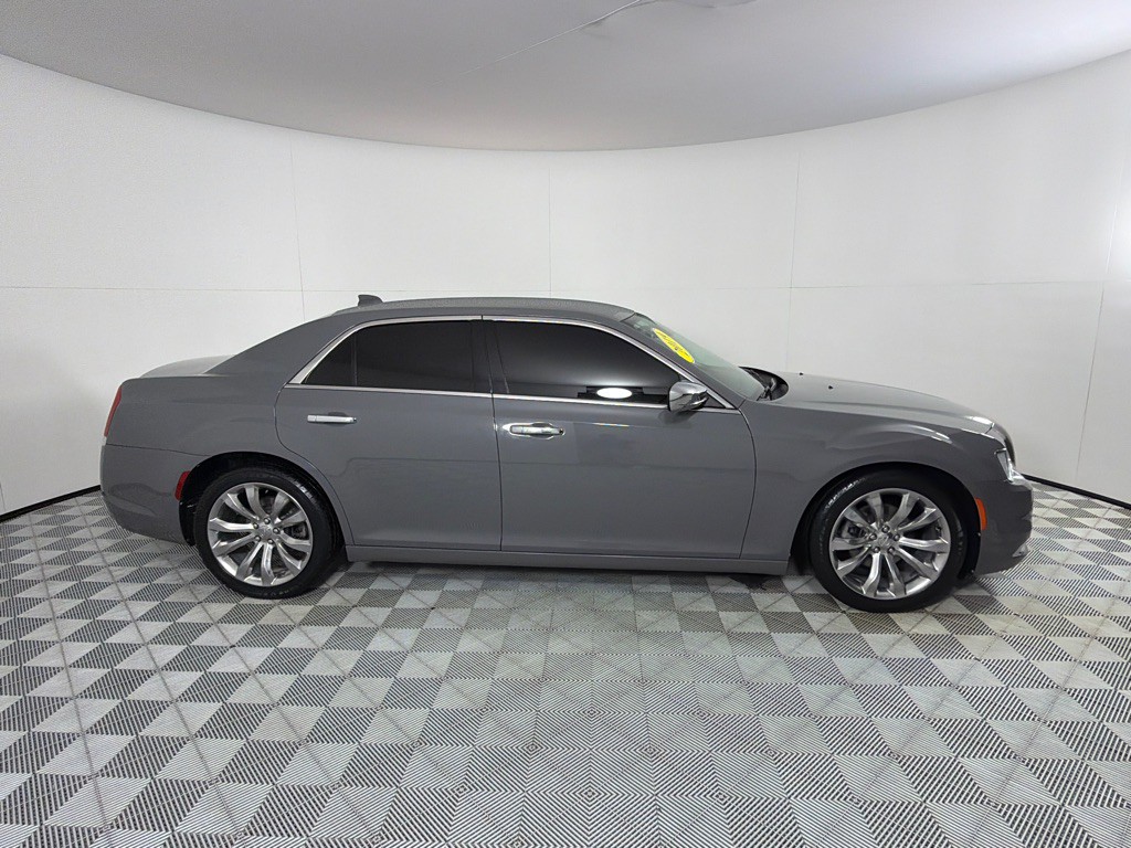 2019 Chrysler 300 Image 4