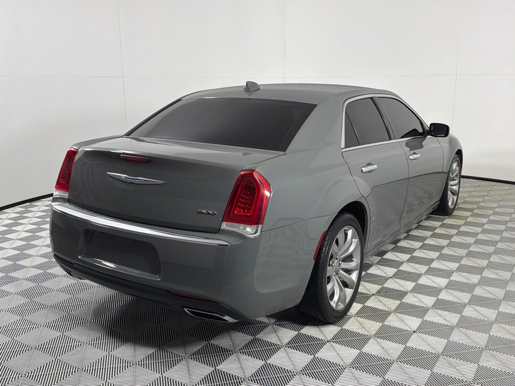 2019 Chrysler 300 Image 5