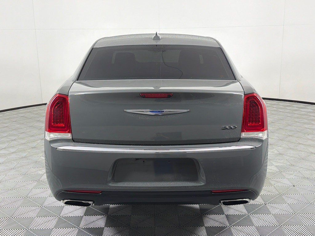 2019 Chrysler 300 Image 6