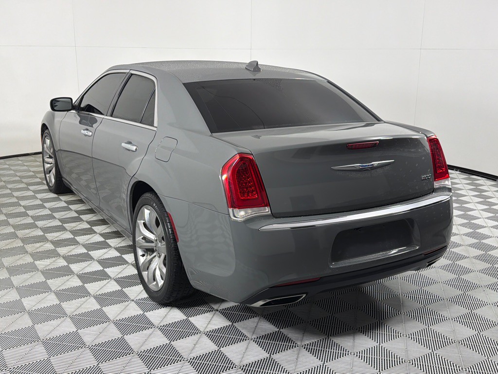 2019 Chrysler 300 Image 7