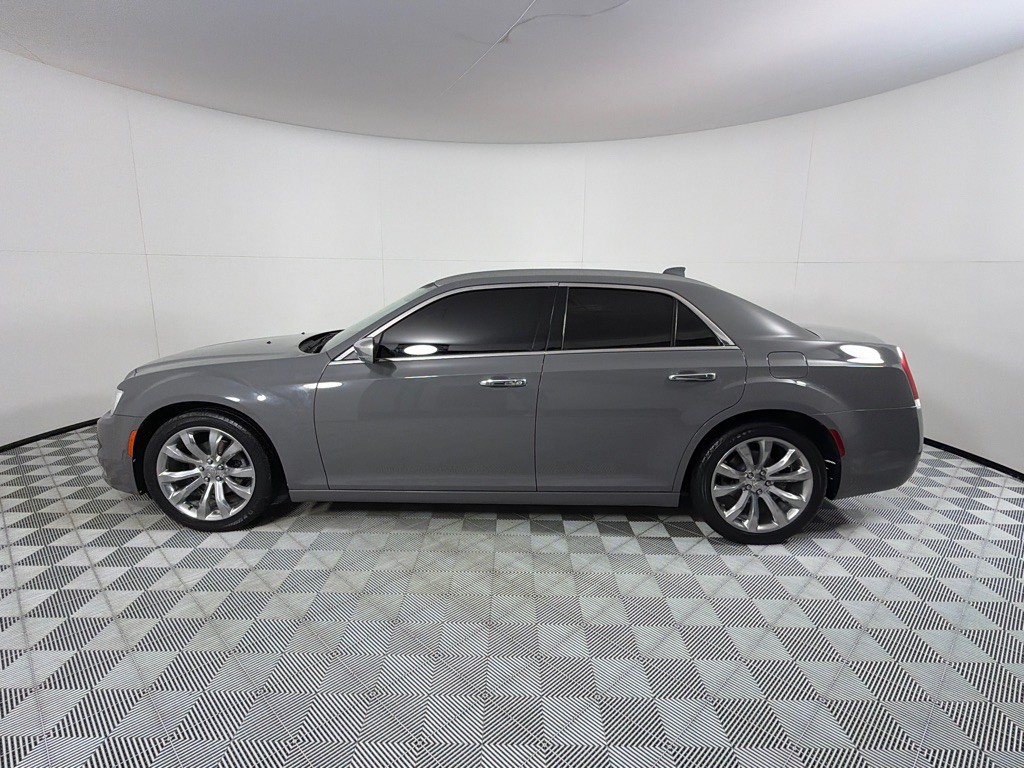 2019 Chrysler 300 Image 8